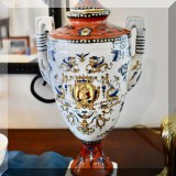 P19. Urn. 
